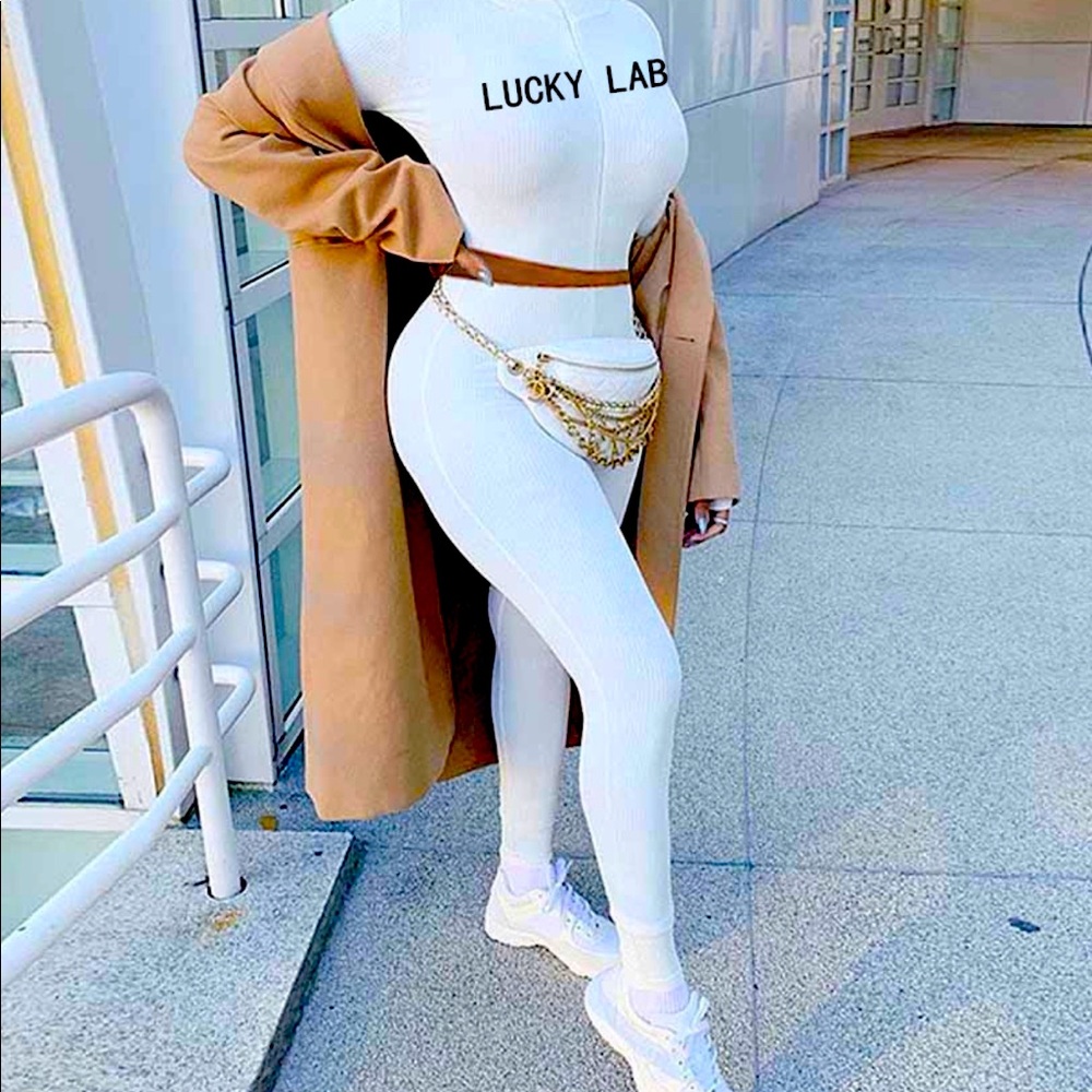 Lucky label 2 piece white set Medium